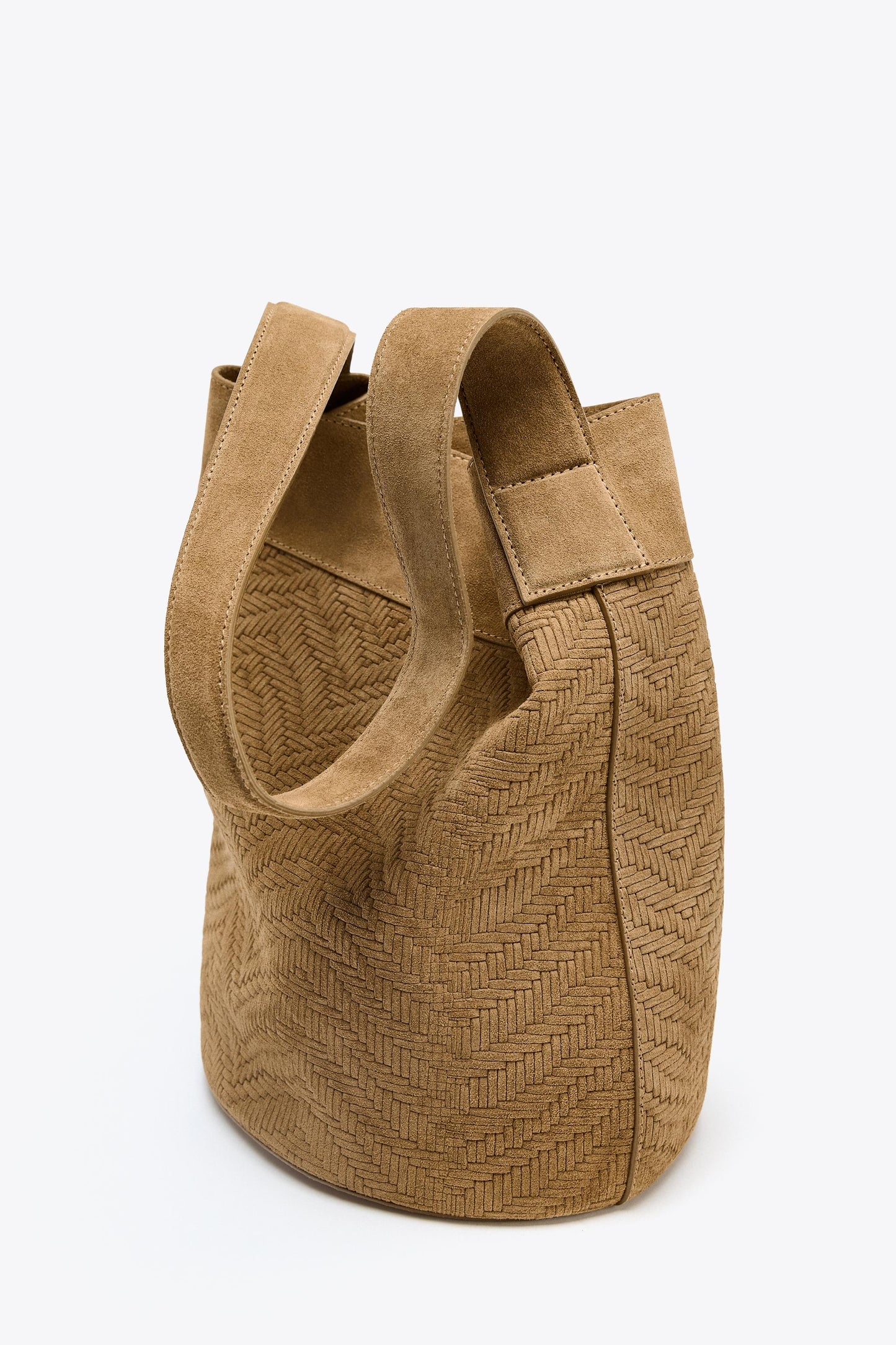 LEATHER BRAIDED MAXI BUCKET BAG