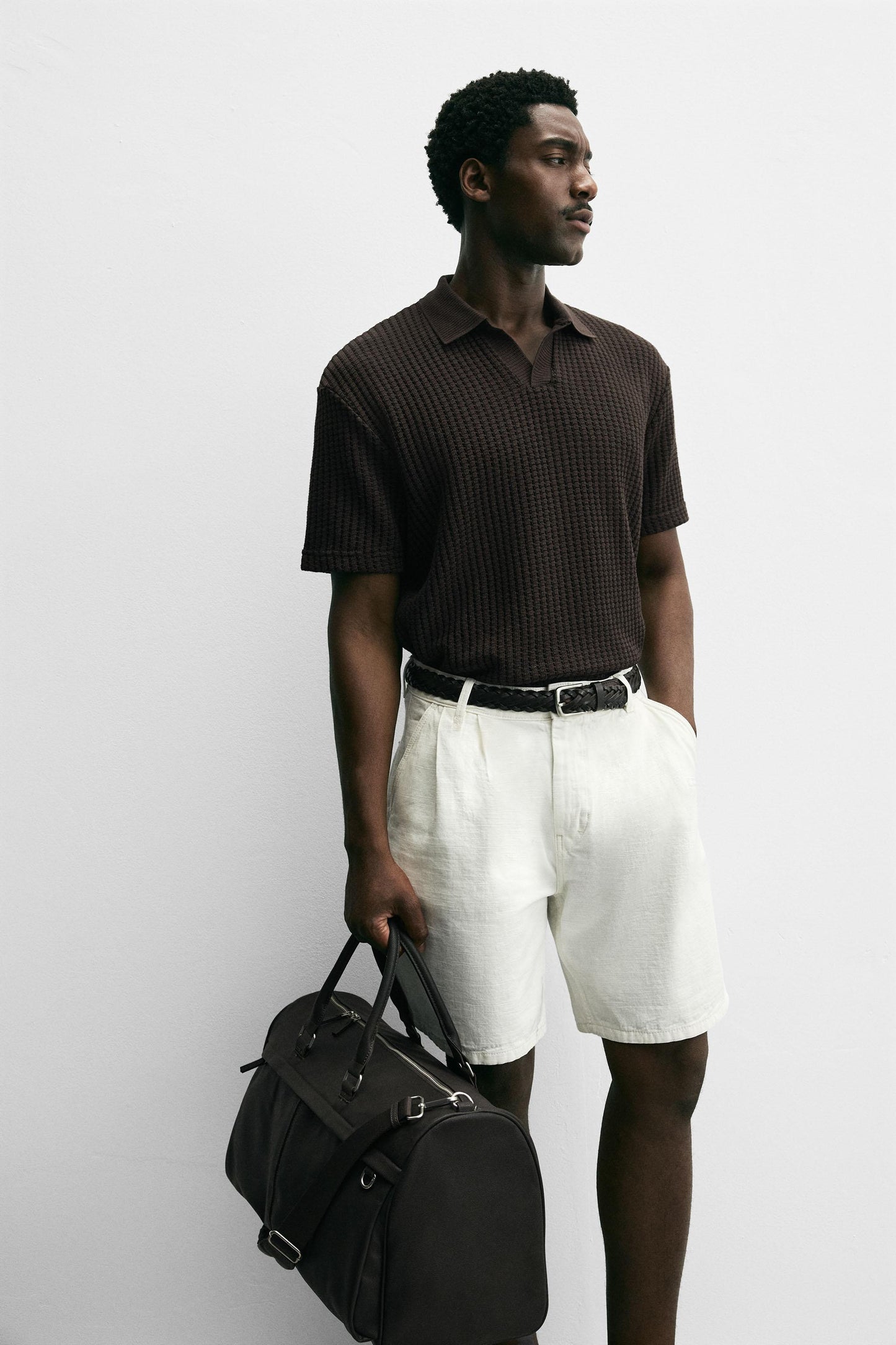 TEXTURED TRAVEL BAG