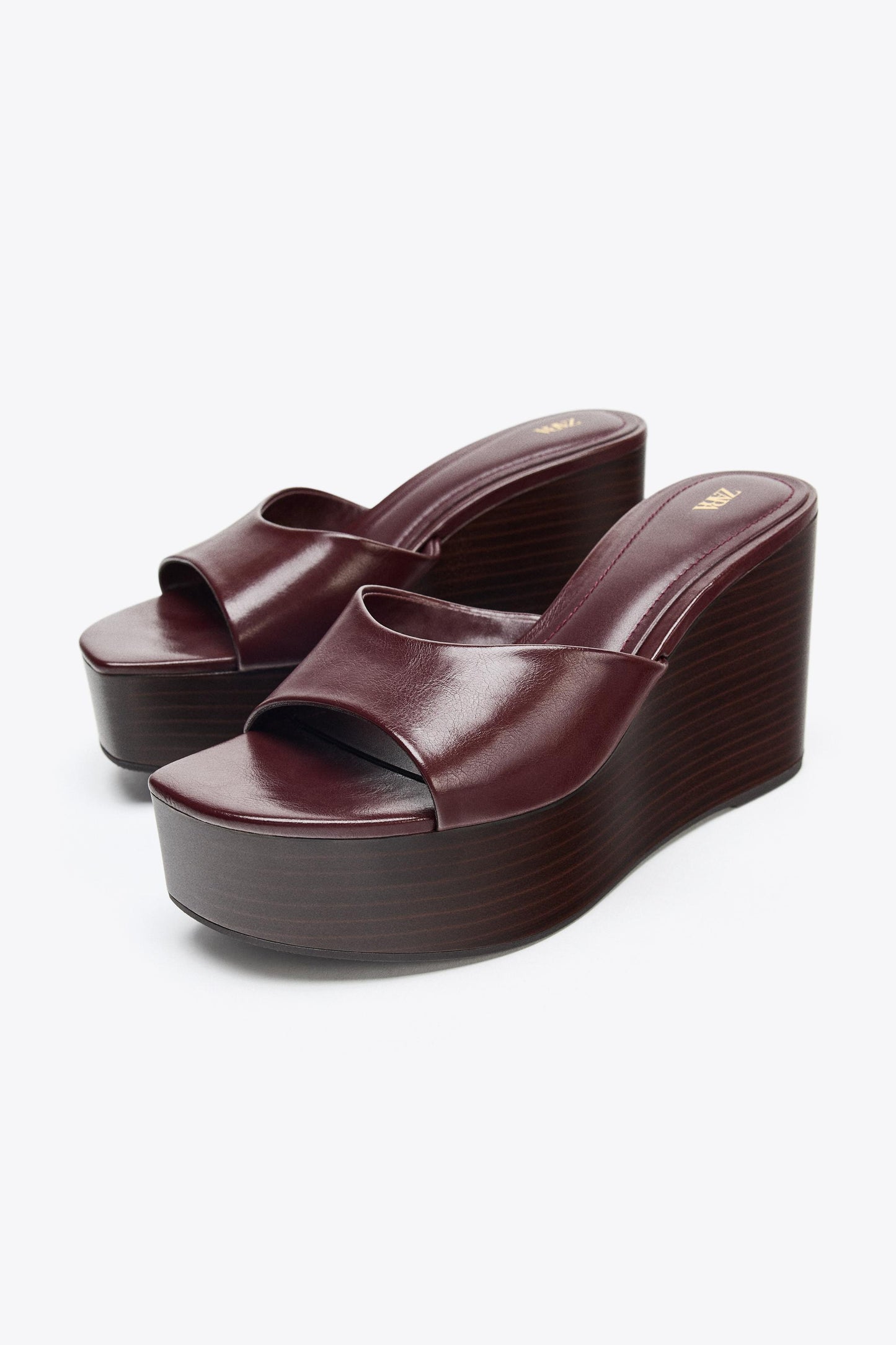 CRACKLED EFFECT WEDGE SANDALS