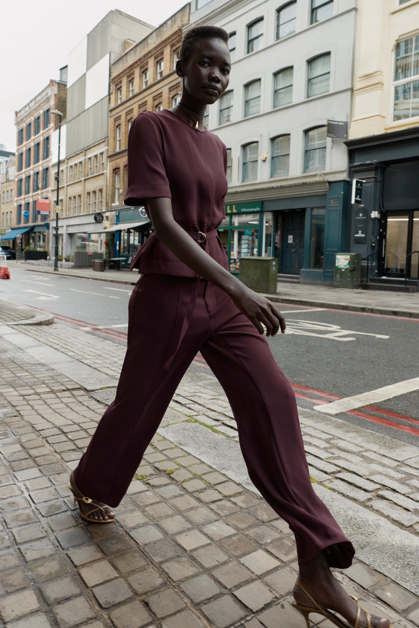 SHORT SLEEVE BELTED TOP