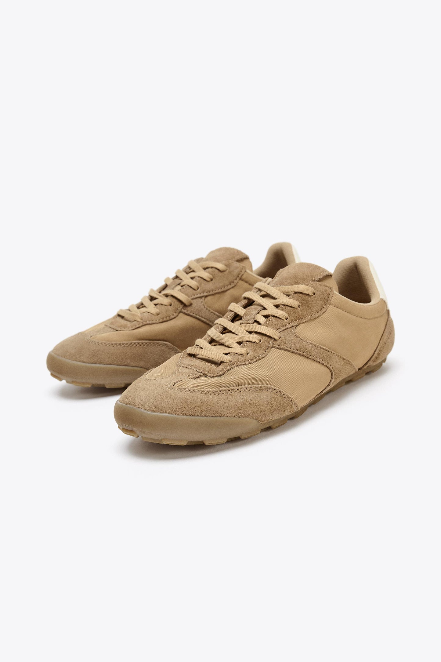 SOFT RUNNING SNEAKERS