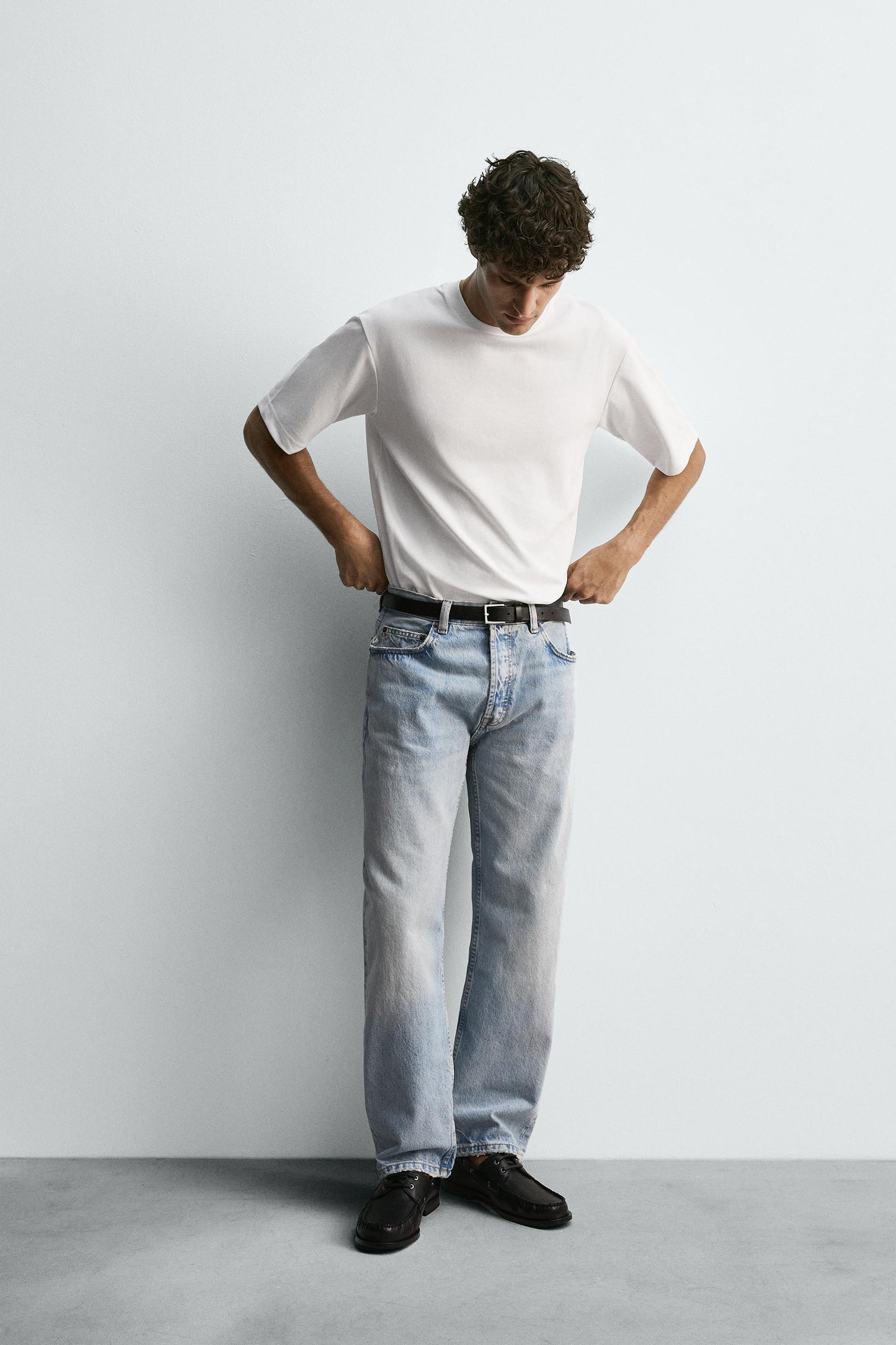 STRAIGHT FIT JEANS
