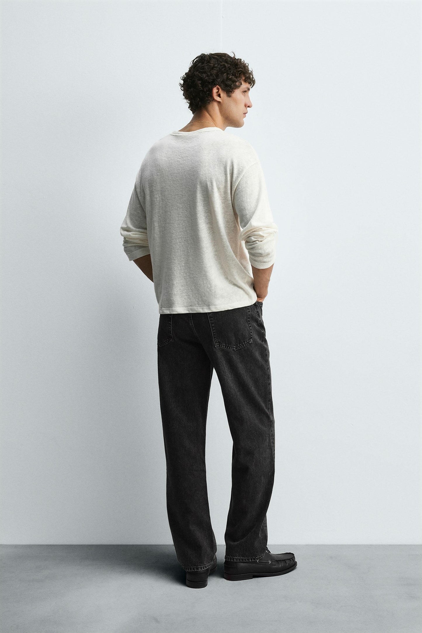 STRAIGHT FIT JEANS