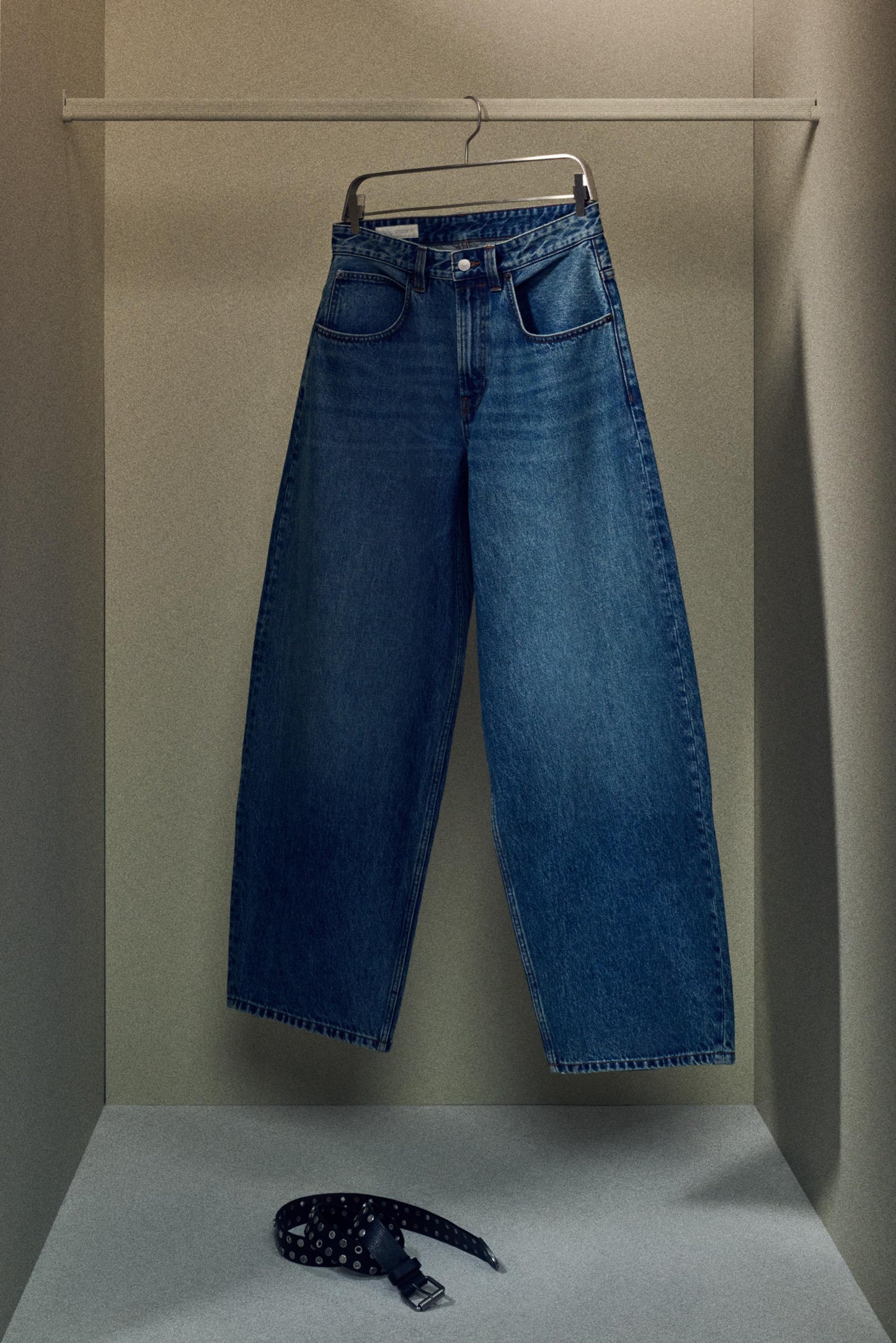BALLOON FIT JEANS