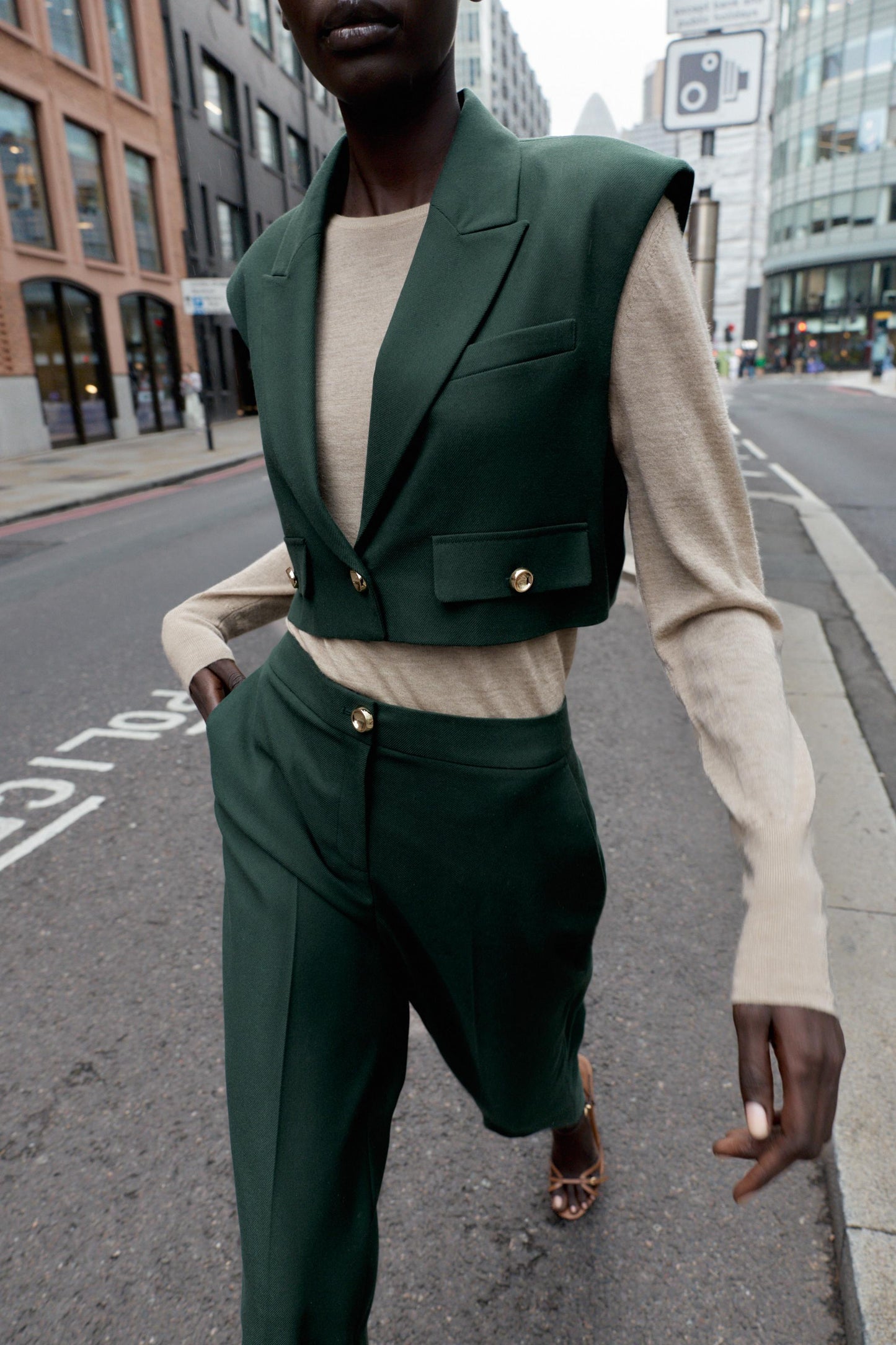SHORT VEST WITH FLAPS