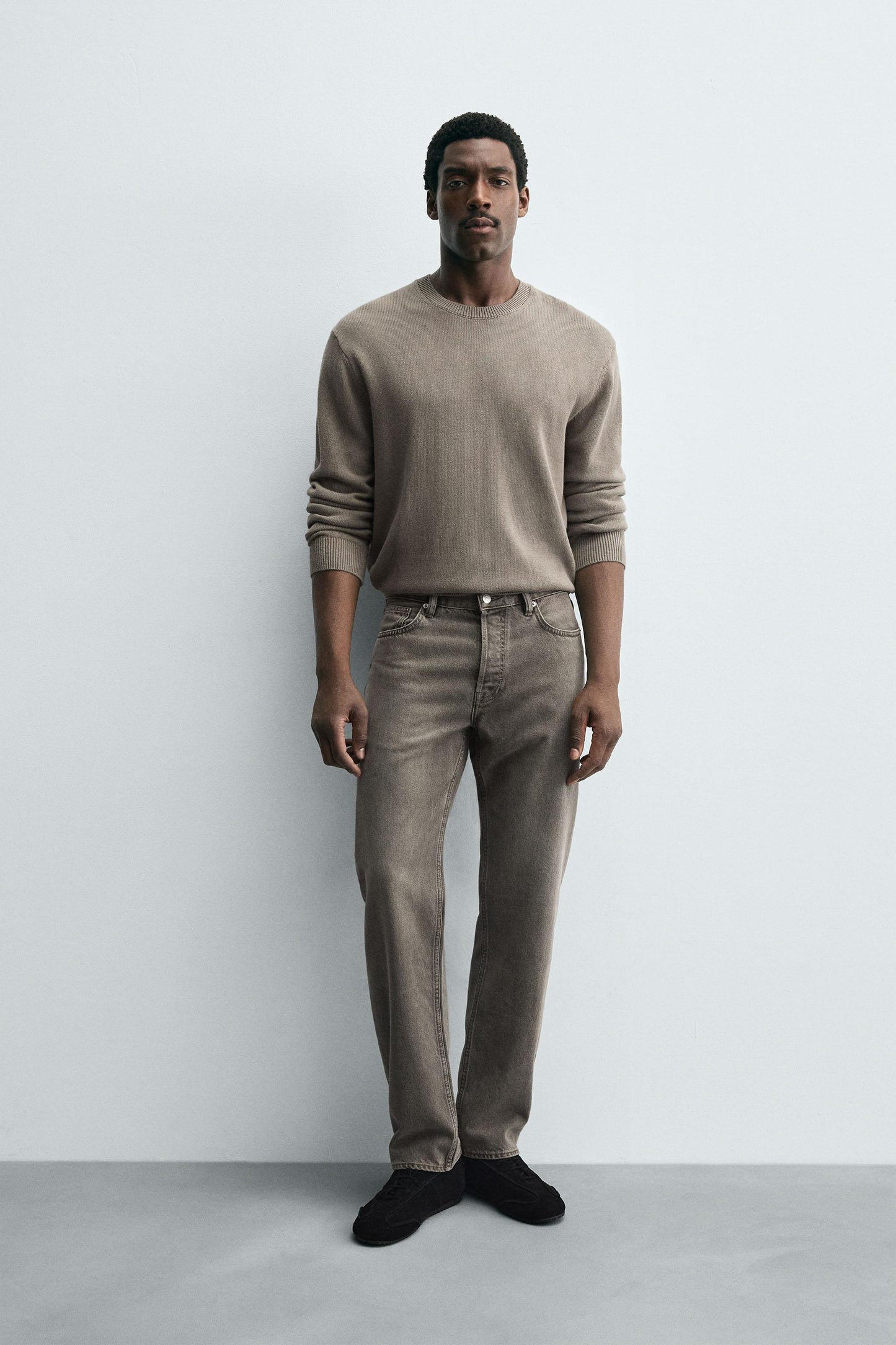 STRAIGHT FIT JEANS