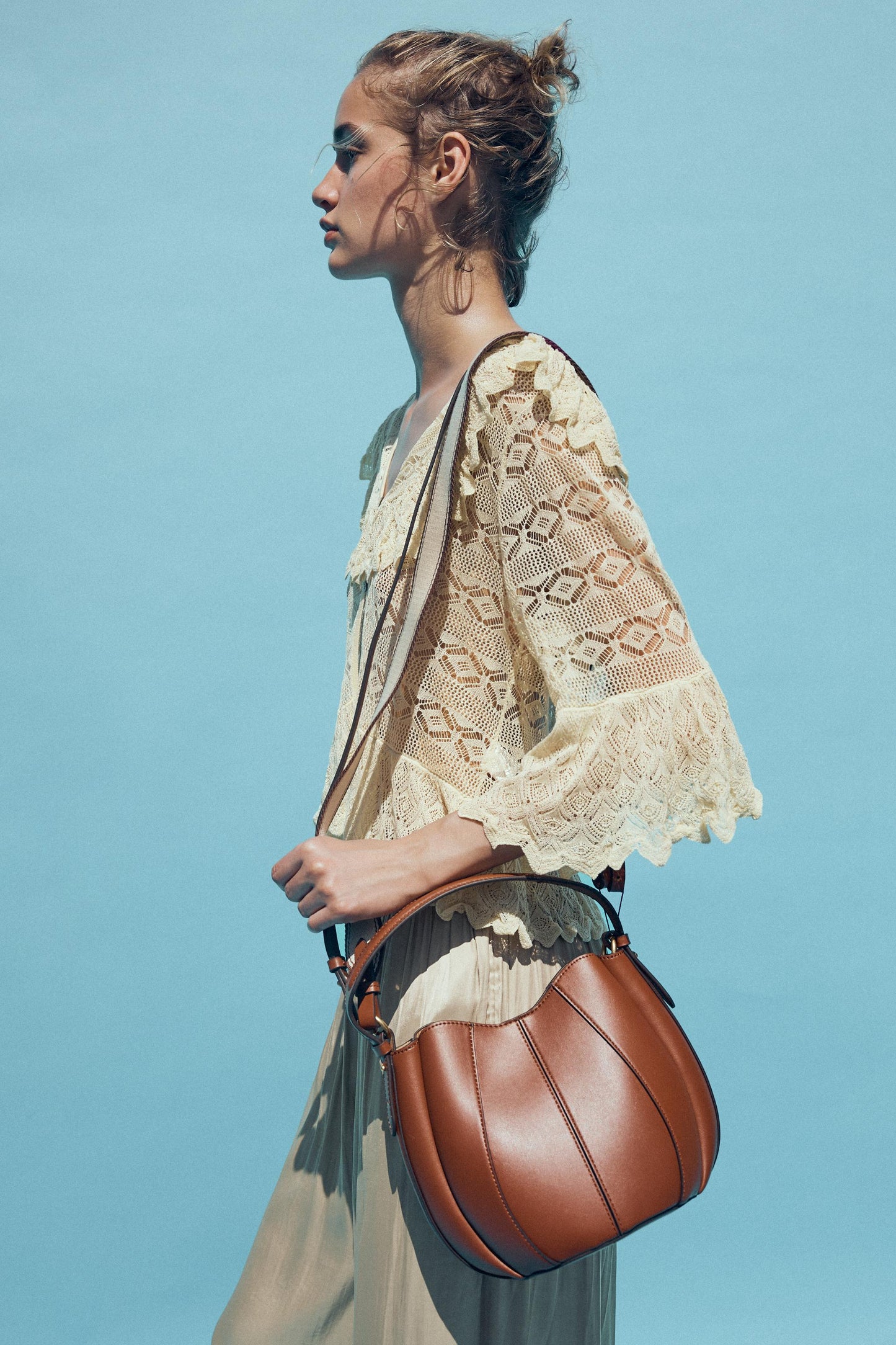 TOPSTITCHED BUCKET BAG